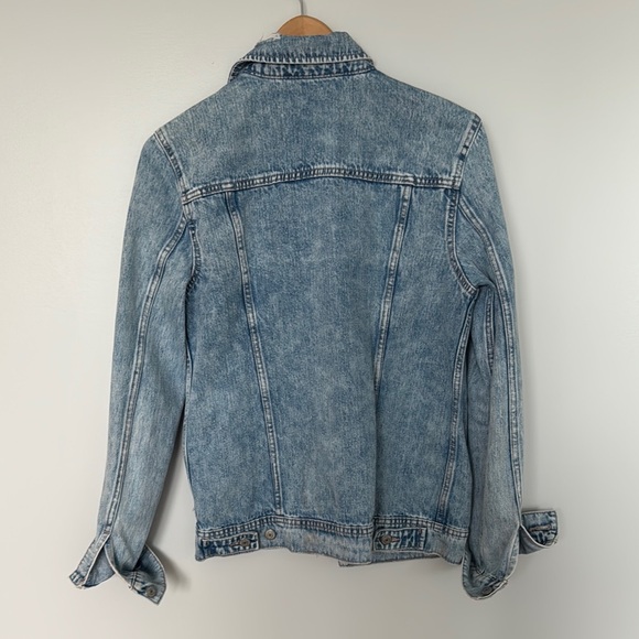 Old Navy Women’s Jean Jacket Medium Tall - Picture 4 of 5